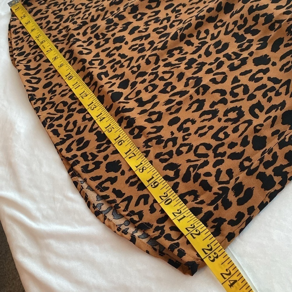 Embroidered and animal print blouse flutter sleeves short V-neckline size large - Picture 4 of 8
